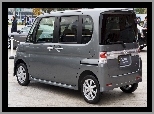 Daihatsu Tanto, Custom